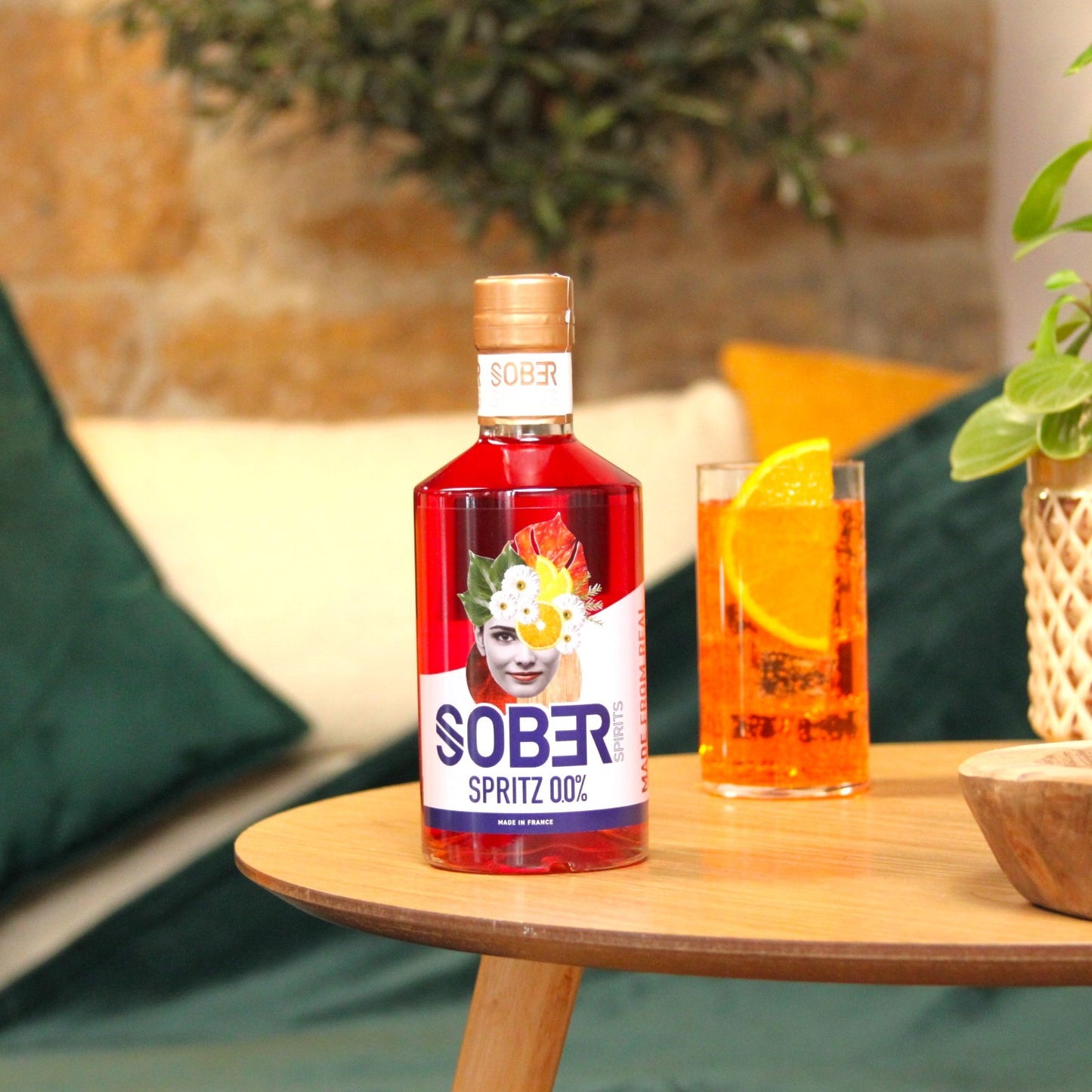 Bouteille d'Sober Spirits , un apéritif Spritz 0,0 %, apéritif italien sans alcool