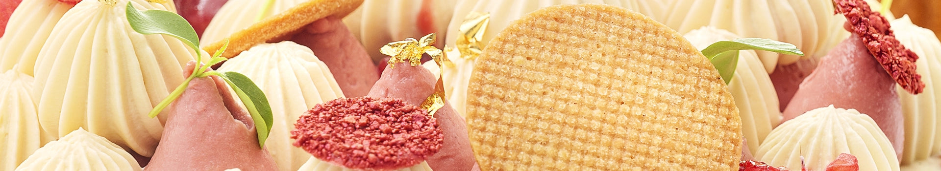 Très gros plan de la Tarte Amanda By Cécile Moritel, préparé avec du Sober Spirits Amaretto 0.0% d'alcool.