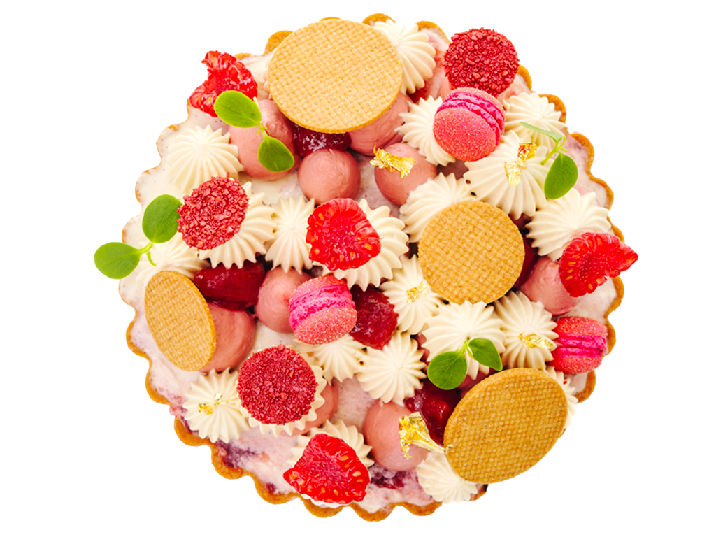 Très gros plan de la Tarte Amanda By Cécile Moritel, préparé avec du Sober Spirits Amaretto 0.0% d'alcool détouré sur un fond blanc cassé.